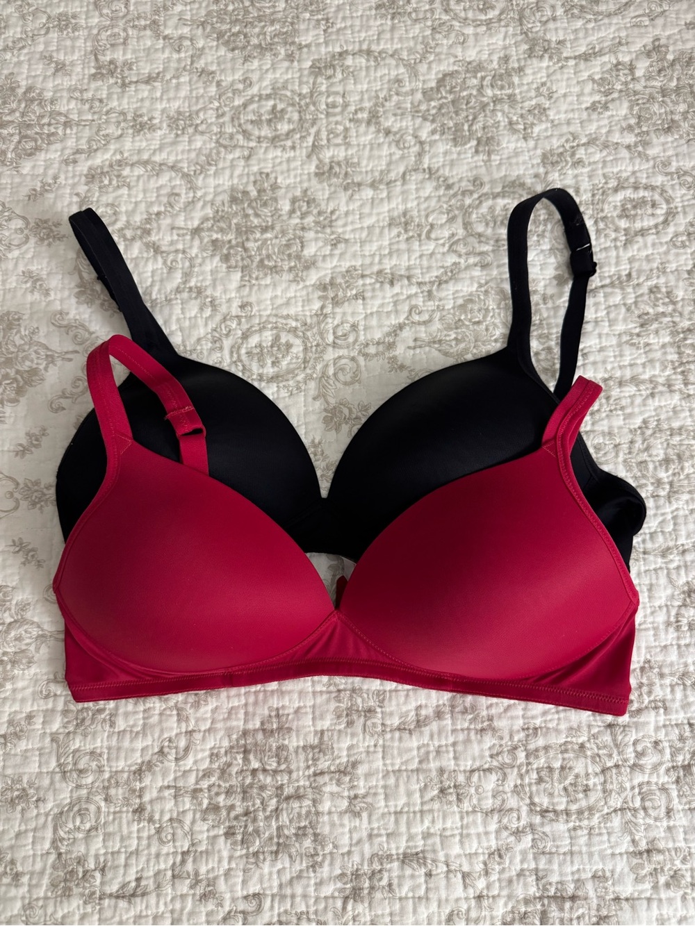 Warner's Smooth Bras - Red & Black, 38B🦋